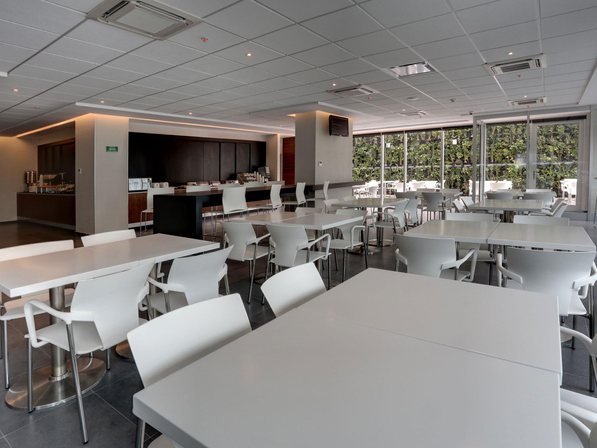 Express By Marriott Ciudad De Santa Fe 4*