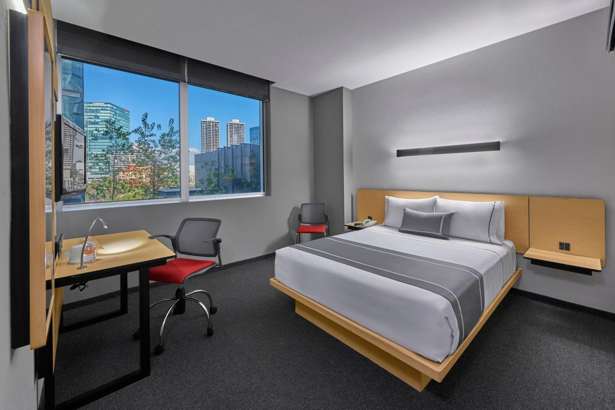 Hotel Express By Marriott Ciudad De Santa Fe 4*