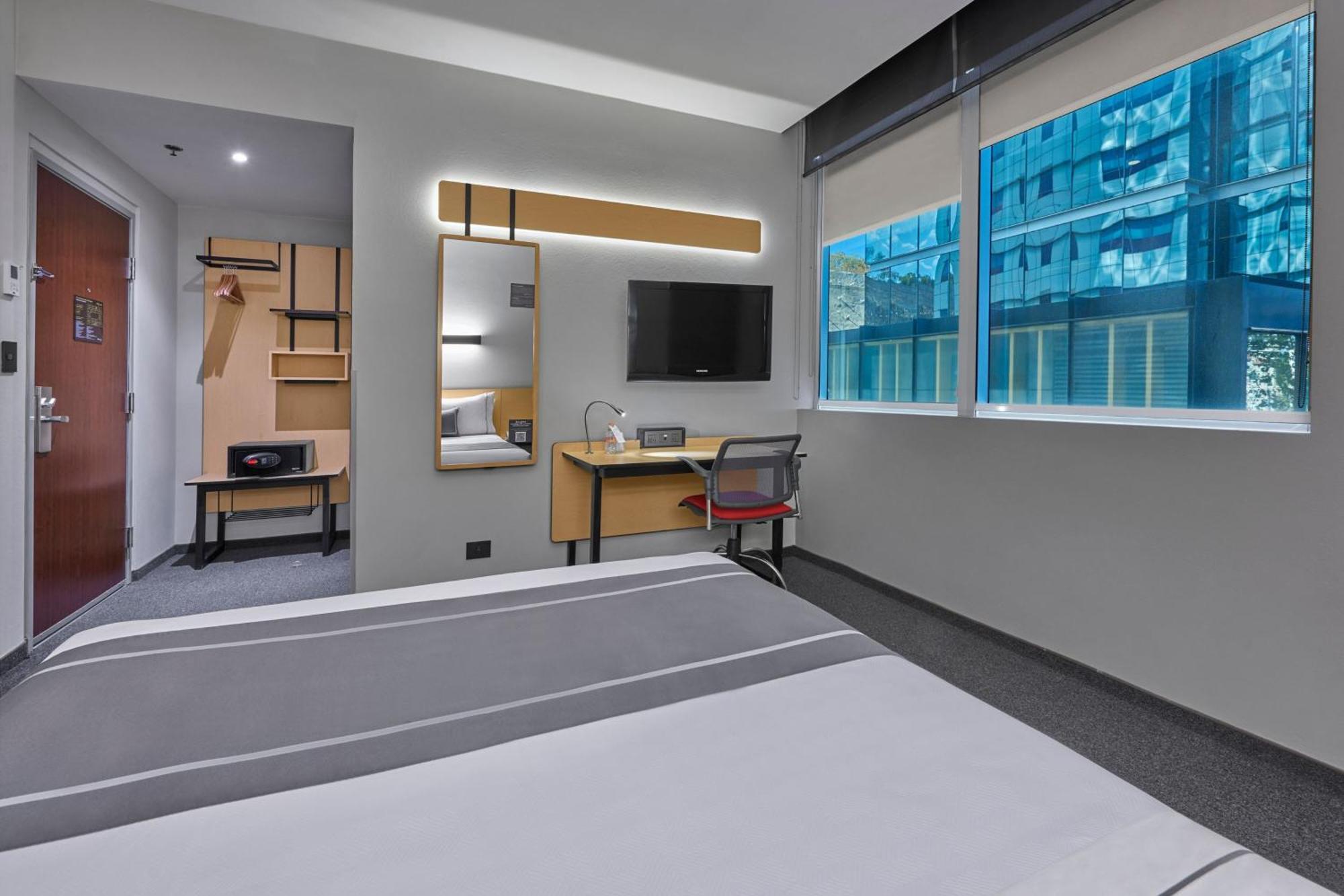 Hotel Express By Marriott Ciudad De Santa Fe